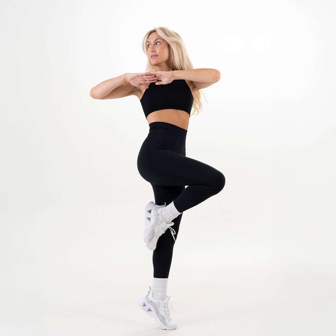 BLACK SOLID SEAMLESS LEGGINGS – REDCON1